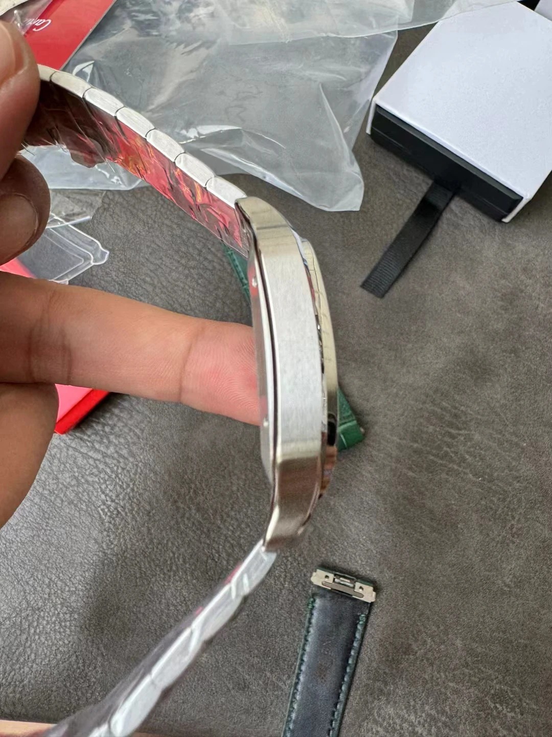 Đồng Hồ Cartier Chế Tác Santos Mặt Xanh Lá Cây Xưởng BV Tặng Dây Da (6) Đồng Hồ Cartier Chế Tác Santos Mặt Xanh Lá Cây Xưởng BV Tặng Dây Da (1)