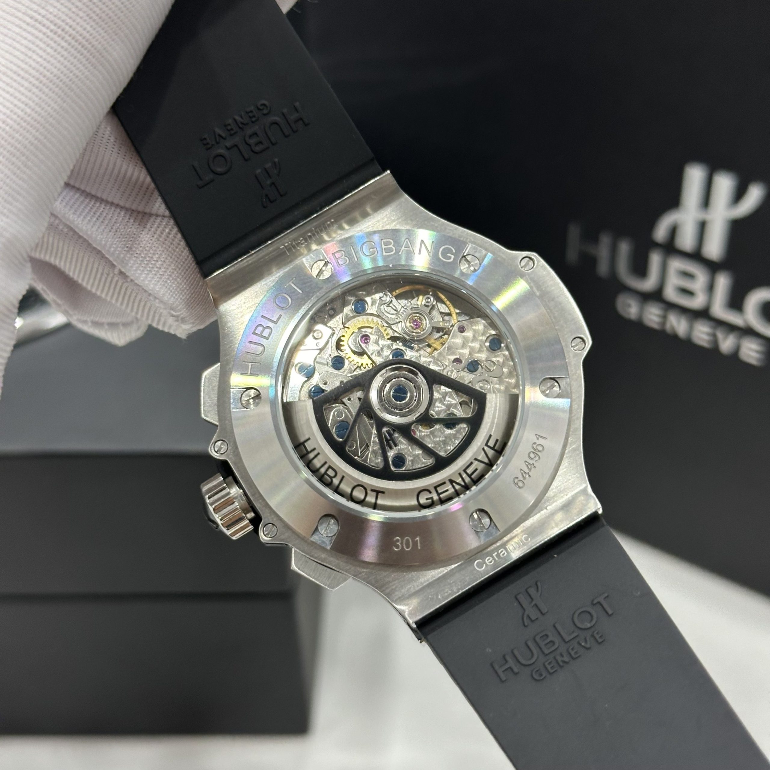 Đồng Hồ Hublot Chế Tác Big Bang Chronograph Titanium Đính Đá 1 Hàng 44mm (3) Đồng Hồ Hublot Chế Tác Big Bang Chronograph Titanium Đính Đá 1 Hàng 44mm (6)