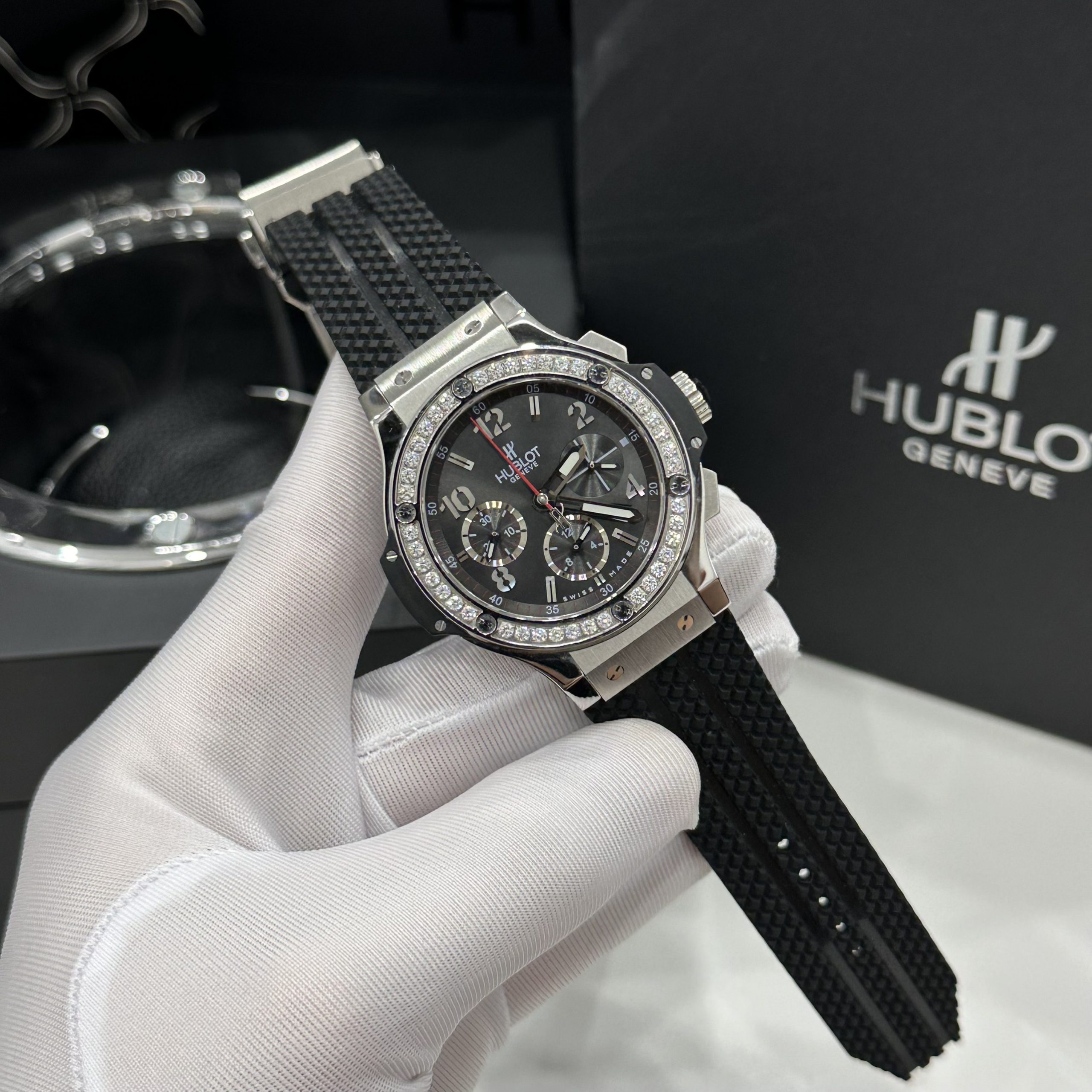 Đồng Hồ Hublot Chế Tác Big Bang Chronograph Titanium Đính Đá 1 Hàng 44mm (6) Đồng Hồ Hublot Chế Tác Big Bang Chronograph Titanium Đính Đá 1 Hàng 44mm (6)