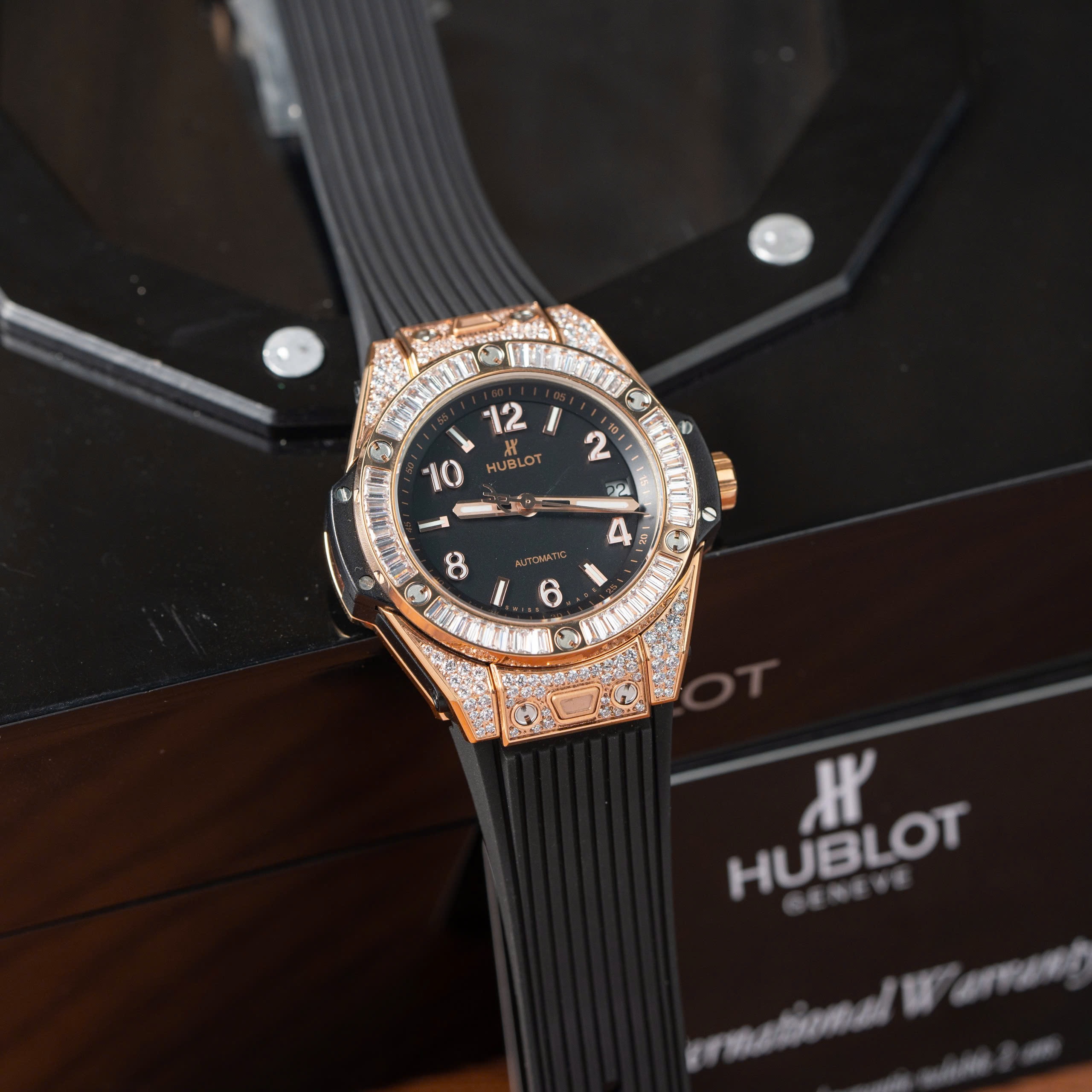 Đồng Hồ Hublot Chế Tác Big Bang King Gold Đính Full Đá 39mm (3) Đồng Hồ Hublot Chế Tác Big Bang King Gold Đính Full Đá 39mm (3)