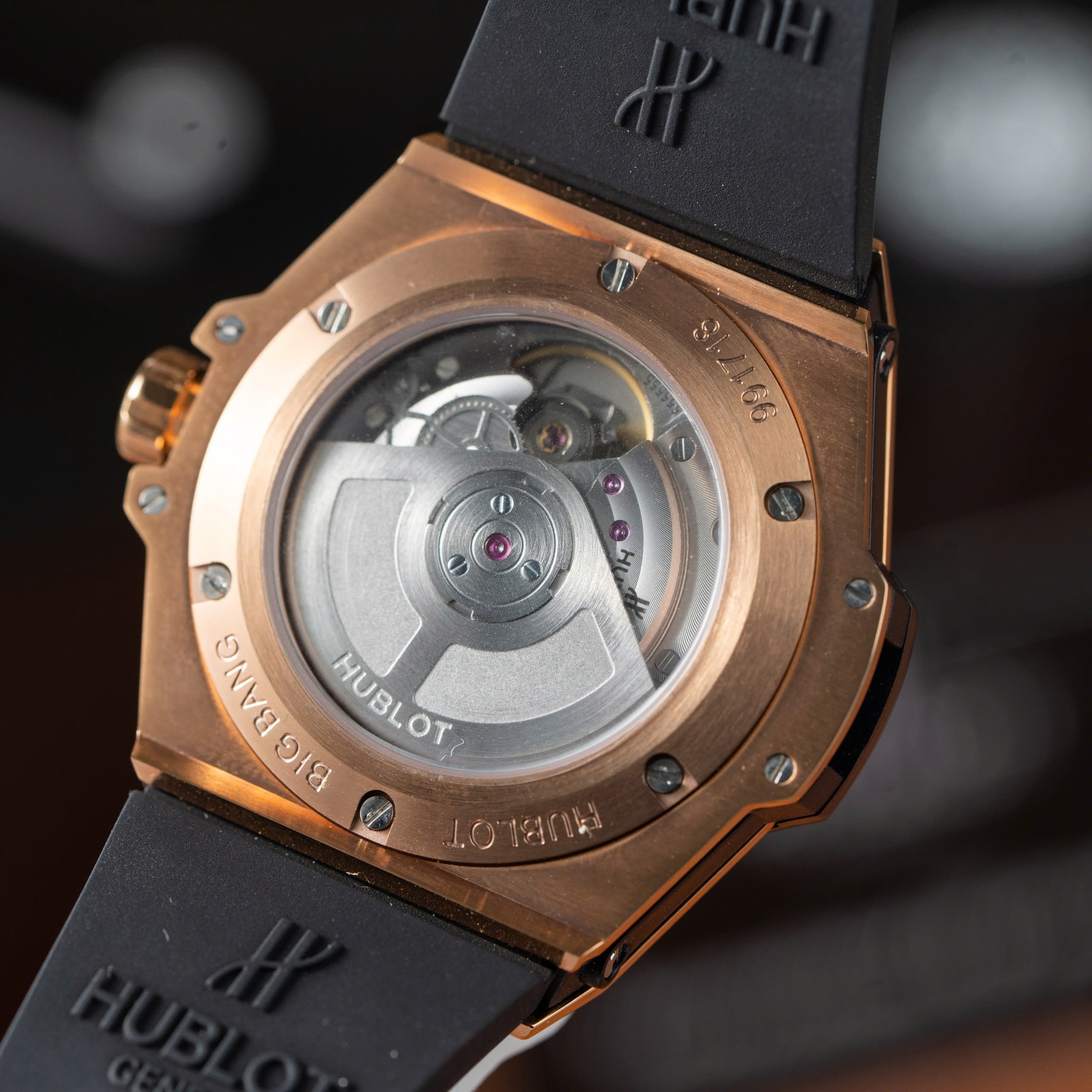 Đồng Hồ Hublot Chế Tác Big Bang King Gold Đính Full Đá 39mm (9) Đồng Hồ Hublot Chế Tác Big Bang King Gold Đính Full Đá 39mm (3)