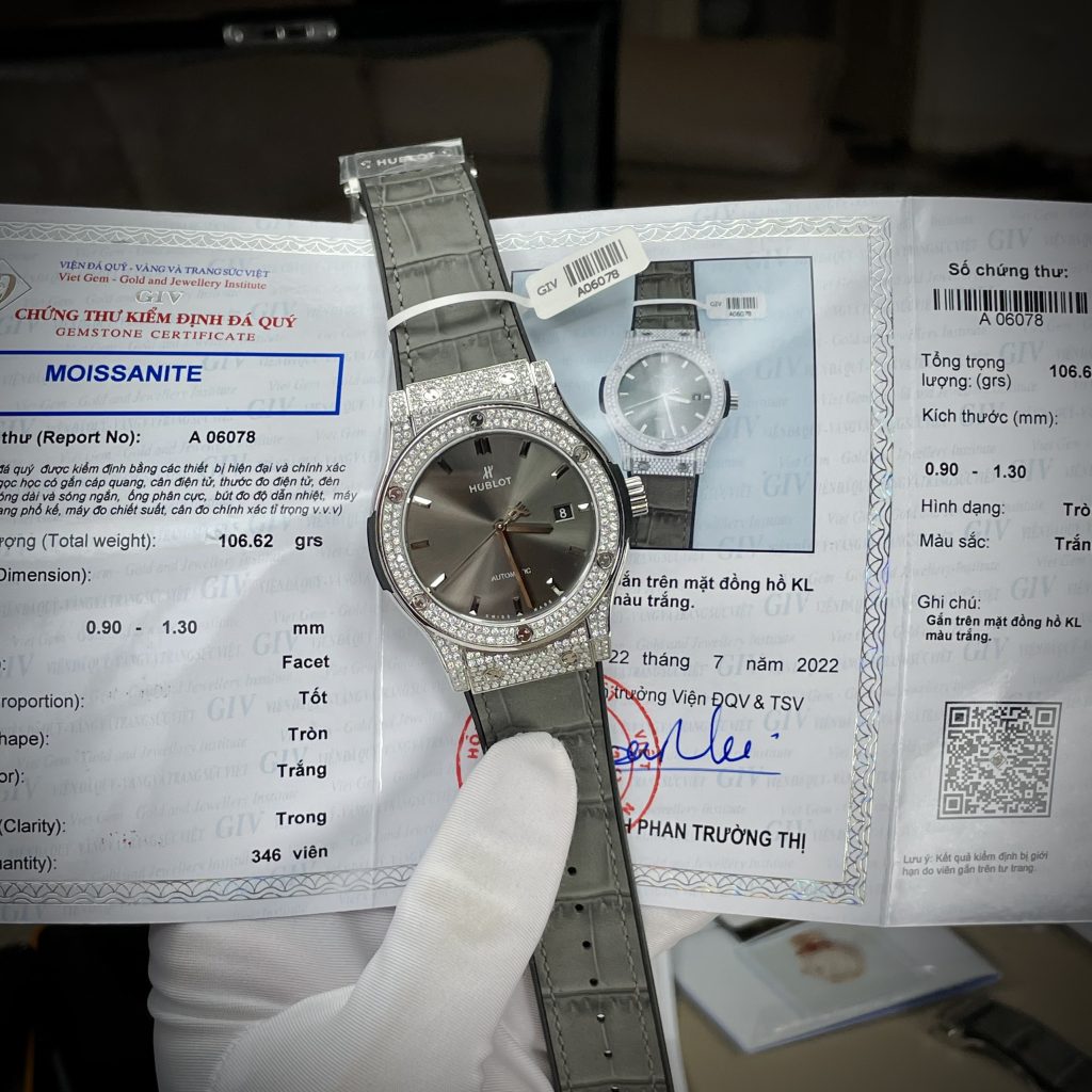Đồng Hồ Hublot Chế Tác Classic Fusion Đính Đá Moissanite Màu Xám Có Kiểm Định 42mm (2) Đồng Hồ Hublot Chế Tác Classic Fusion Đính Đá Moissanite Màu Xám Có Kiểm Định 42mm (7)