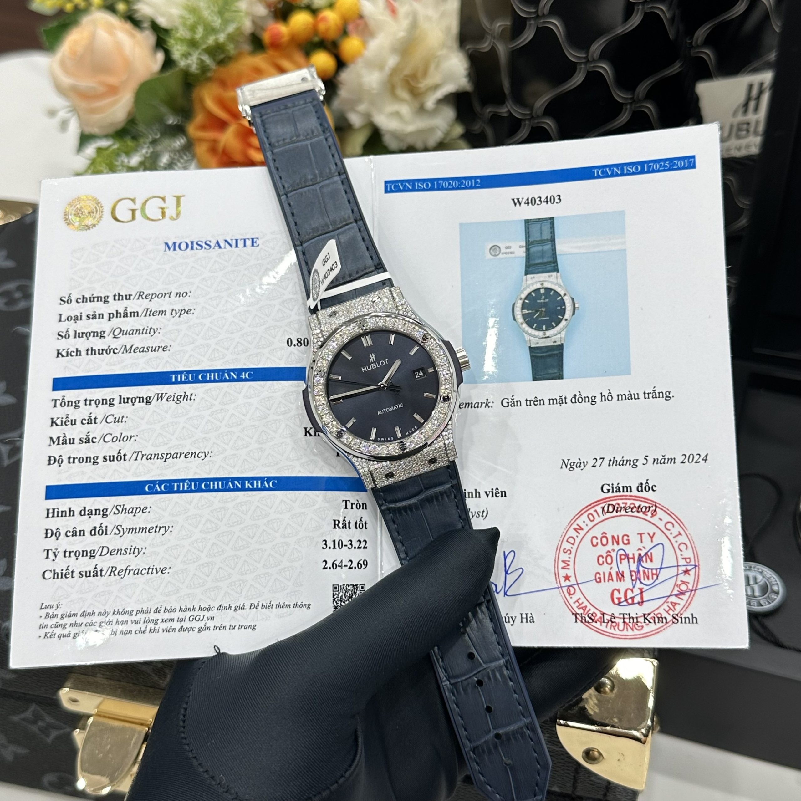 Đồng Hồ Hublot Chế Tác Đính Đá Moissanite Hong Kong Màu Xanh 42mm (5) Đồng Hồ Hublot Chế Tác Đính Đá Moissanite Hong Kong Màu Xanh 42mm (5)