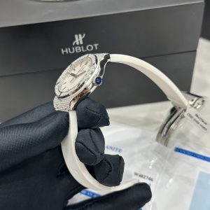 Đồng Hồ Hublot Nữ Chế Tác Đá Moissanite Màu Trắng Máy Pin Thụy Sỹ 33mm (8)