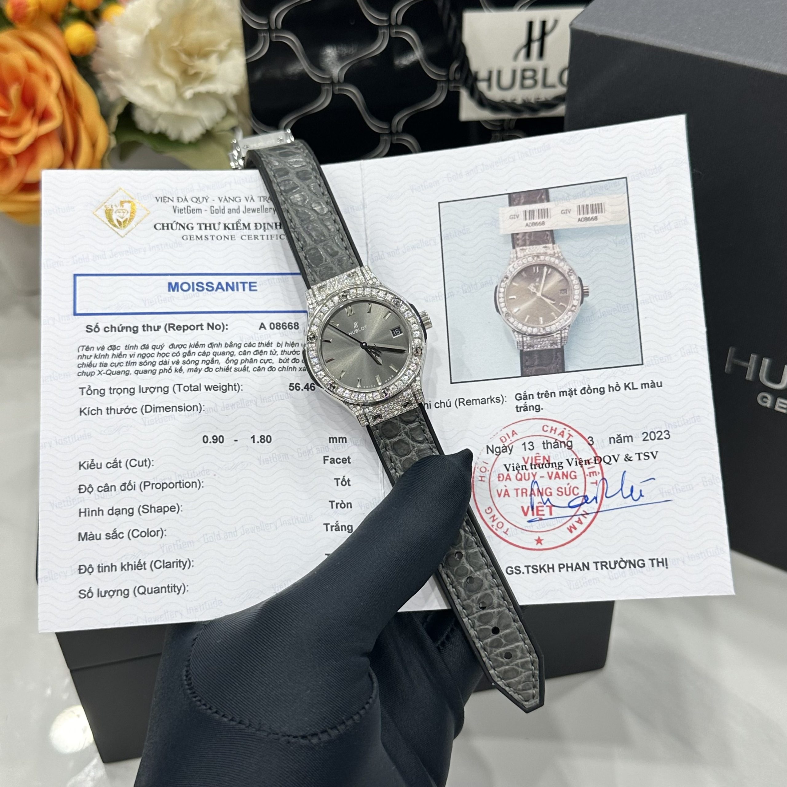 Đồng Hồ Hublot Nữ Chế Tác Đá Moissanite Màu Xám Máy Pin Thụy Sỹ 33mm (7) Đồng Hồ Hublot Nữ Chế Tác Đá Moissanite Màu Xám Máy Pin Thụy Sỹ 33mm (6)