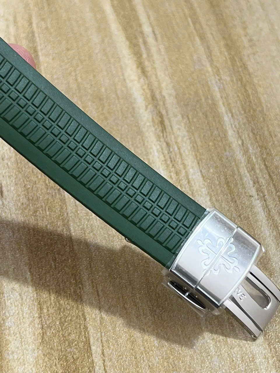 Đồng Hồ Patek Philippe Chế Tác Aquanaut 5168G Màu Xanh Lá Xưởng 3K 42mm (7) Đồng Hồ Patek Philippe Chế Tác Aquanaut 5168G Màu Xanh Lá Xưởng 3K 42mm (9)