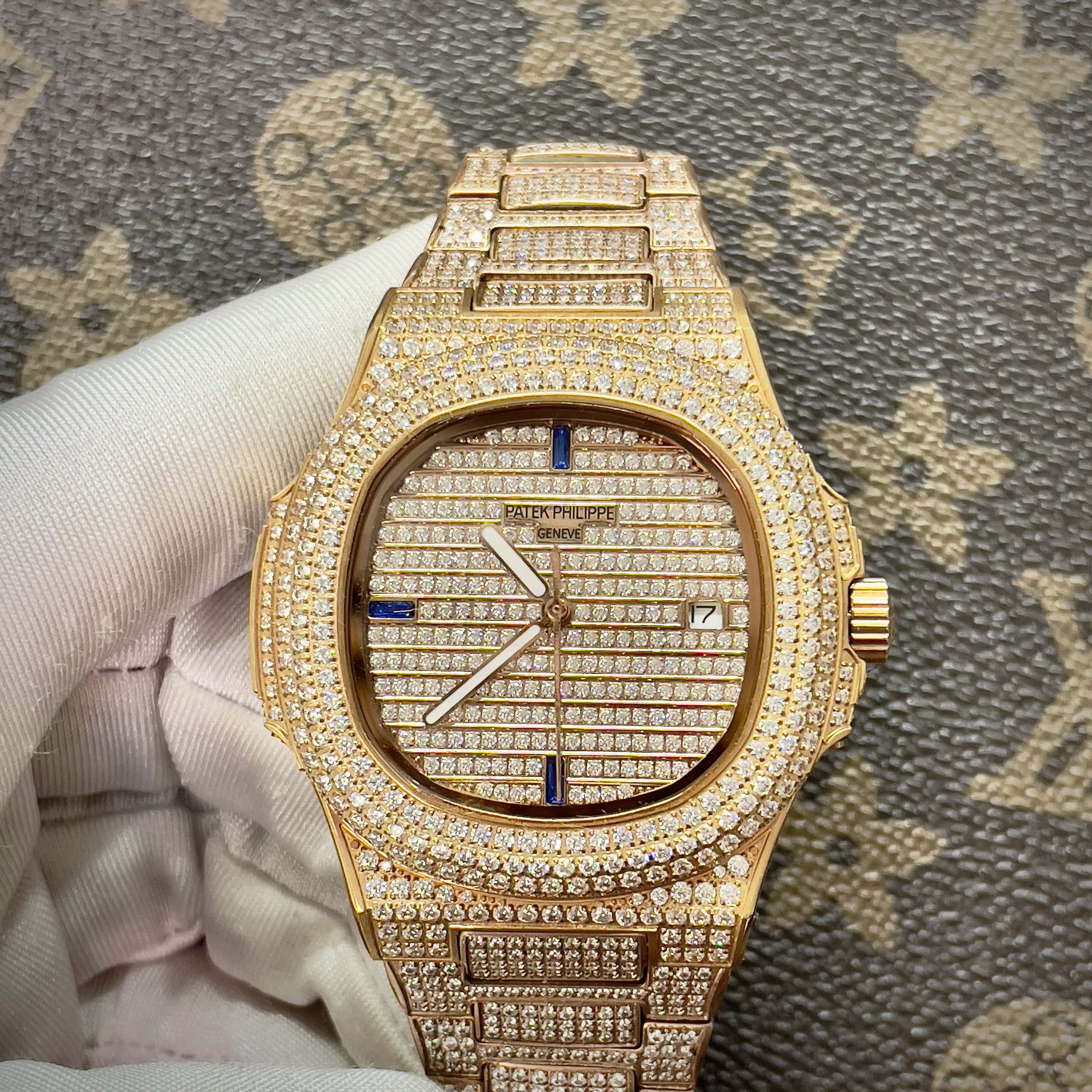 Đồng Hồ Patek Philippe Fake Máy Nhật Cọc Số Đá Xanh Nautilus 5719 40mm (2) Đồng Hồ Patek Philippe Fake Máy Nhật Cọc Số Đá Xanh Nautilus 5719 40mm (1)