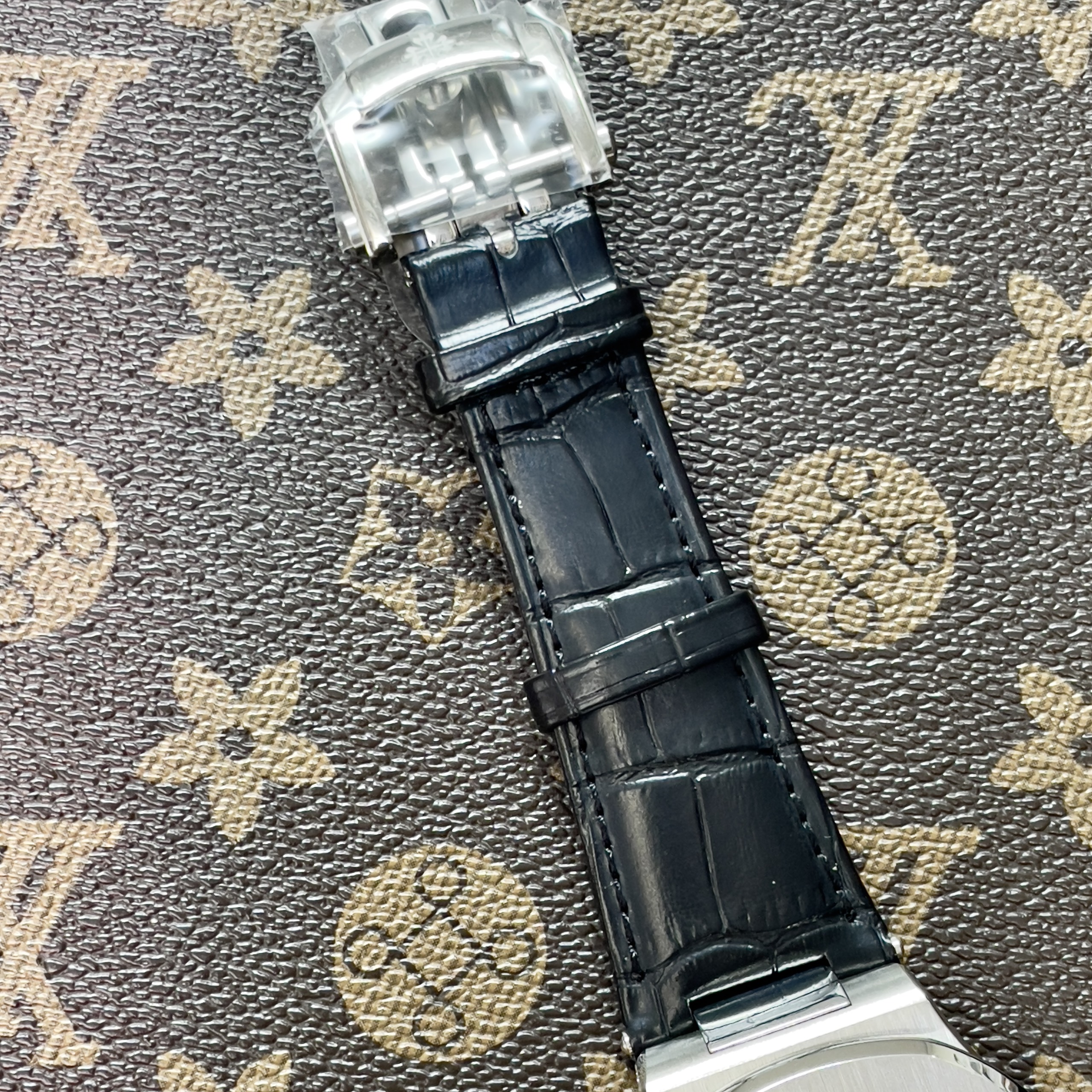 Đồng Hồ Patek Philippe Fake Máy Nhật Màu Xanh Nautilus 5712 40mm (4) Đồng Hồ Patek Philippe Fake Máy Nhật Màu Xanh Nautilus 5712 40mm (6)