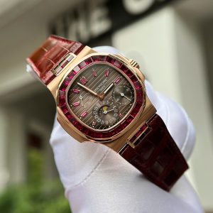 Đồng Hồ Patek Philippe Nautilus 5724R Đính Ruby Đỏ Tổng Hợp Bọc Vàng 40mm (9)
