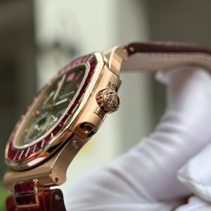 Đồng Hồ Patek Philippe Nautilus 5724R Đính Ruby Đỏ Tổng Hợp Bọc Vàng 40mm (9)