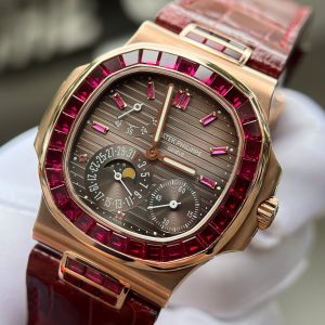 Đồng Hồ Patek Philippe Nautilus 5724R Đính Ruby Đỏ Tổng Hợp Bọc Vàng 40mm (9)