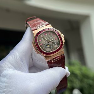 Đồng Hồ Patek Philippe Nautilus 5724R Đính Ruby Đỏ Tổng Hợp Bọc Vàng 40mm (9)