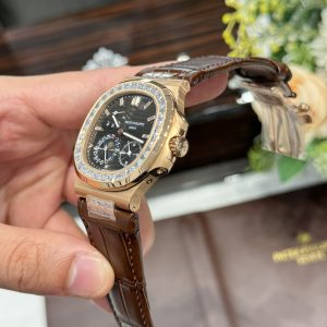 Đồng Hồ Patek Philippe Nautilus 5724R Nam Đính Đá Dây Da Xưởng GR 40mm (7)