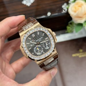 Đồng Hồ Patek Philippe Nautilus 5724R Nam Đính Đá Dây Da Xưởng GR 40mm (7)