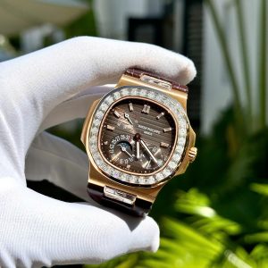 Đồng Hồ Patek Philippe Nautilus 5724R Phủ Vàng 18K Đính Đá Moissanite 40mm (1)