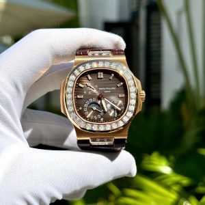 Đồng Hồ Patek Philippe Nautilus 5724R Phủ Vàng 18K Đính Đá Moissanite 40mm (1)