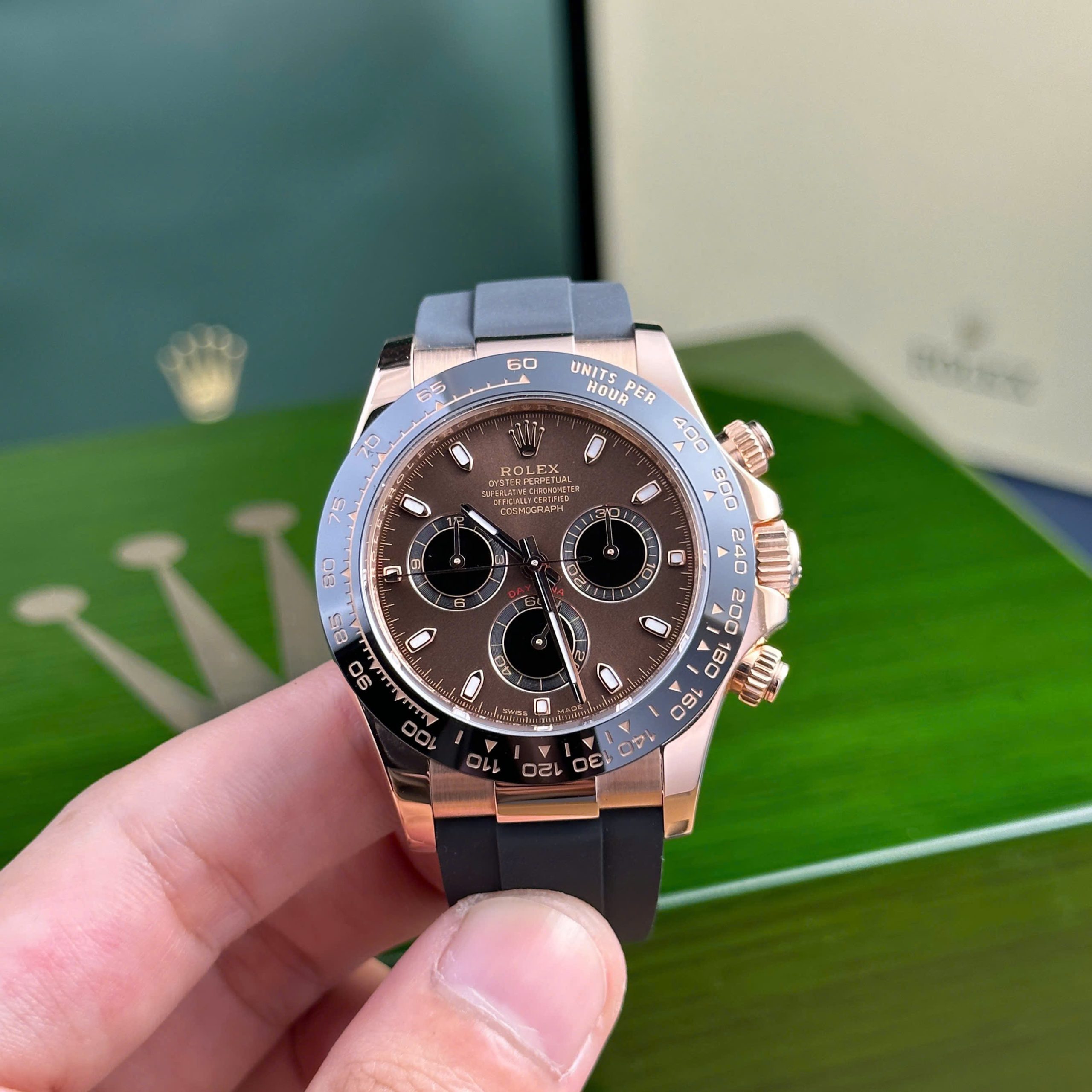 Đồng Hồ Rolex Chế Tác Bọc Vàng 18K Daytona 116515LN Mặt Chocolate 40mm (6) Đồng Hồ Rolex Chế Tác Bọc Vàng 18K Daytona 116515LN Mặt Chocolate 40mm (3)