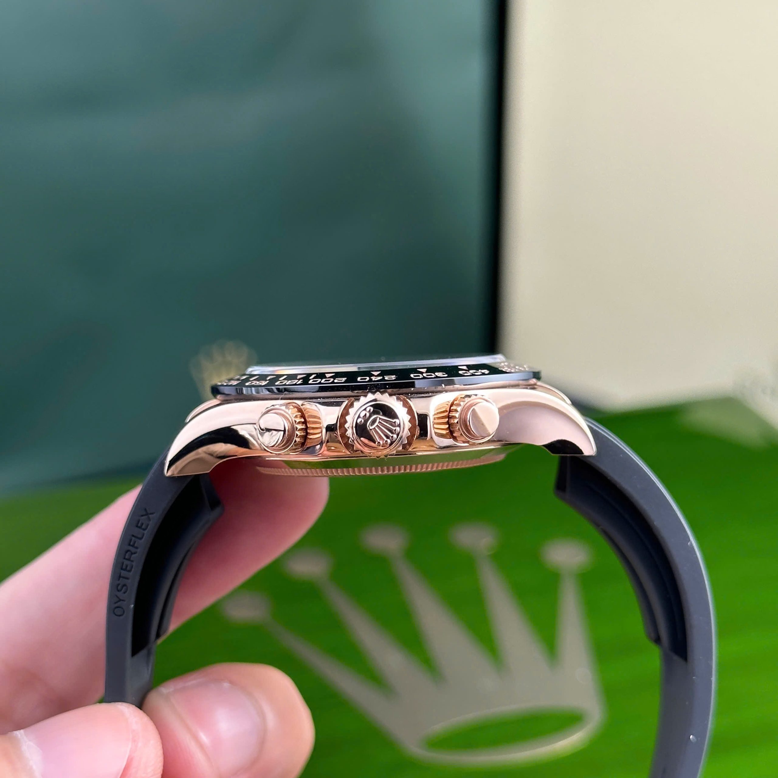 Đồng Hồ Rolex Chế Tác Bọc Vàng 18K Daytona 116515LN Mặt Chocolate 40mm (8) Đồng Hồ Rolex Chế Tác Bọc Vàng 18K Daytona 116515LN Mặt Chocolate 40mm (3)