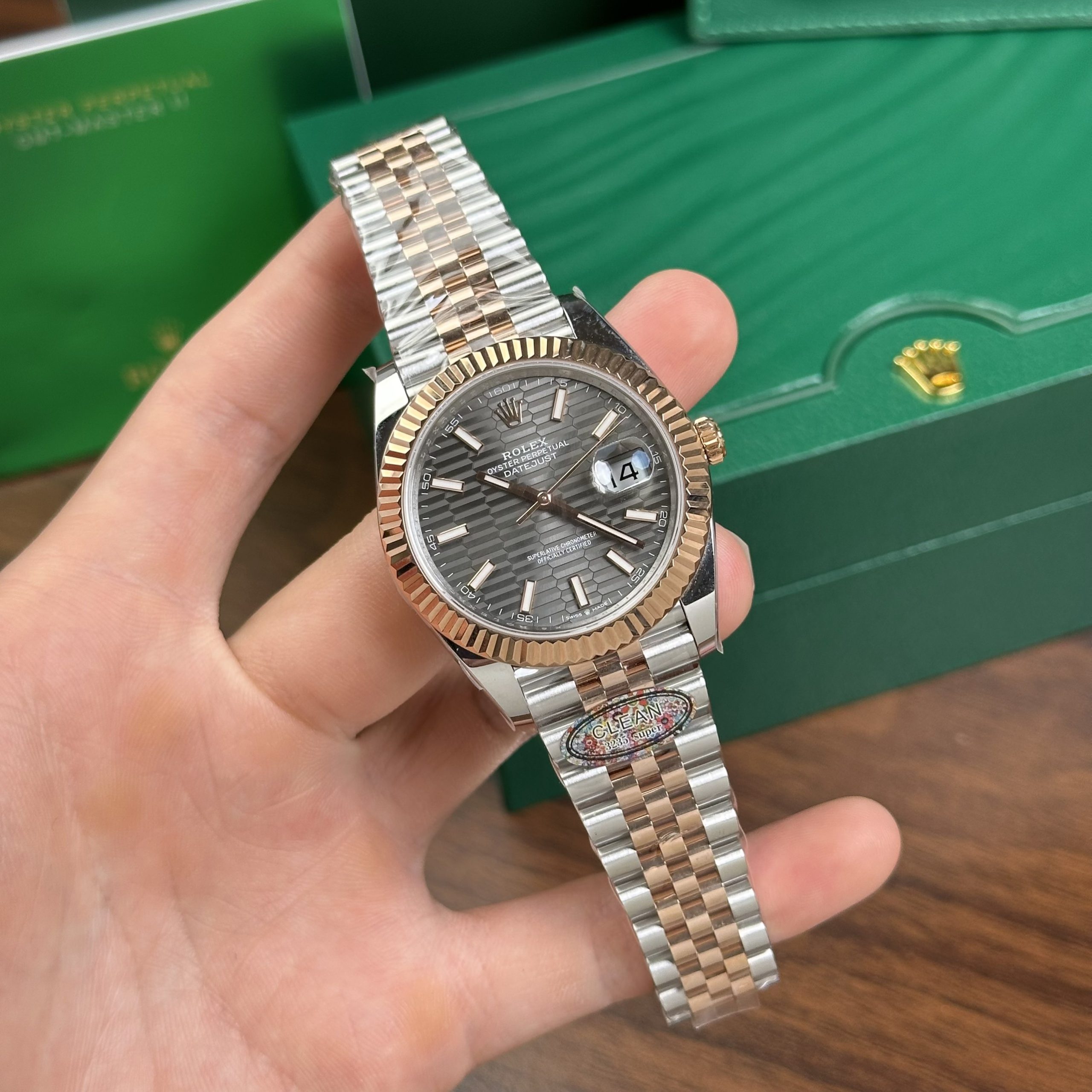 Đồng Hồ Rolex Chế Tác DateJust 126331 Mặt Nếp Gấp Màu Xám Xưởng Clean 41mm (2) Đồng Hồ Rolex Chế Tác DateJust 126331 Mặt Nếp Gấp Màu Xám Xưởng Clean 41mm (2)