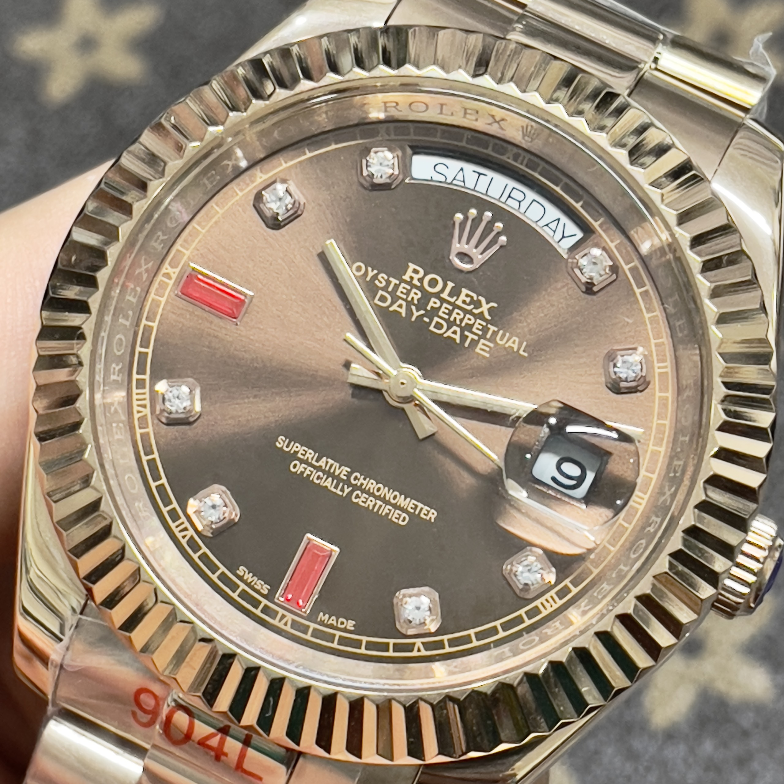 Đồng Hồ Rolex Fake Máy Nhật Day-Date Chocolate Cọc Ruby Đỏ 36-41mm (10) Đồng Hồ Rolex Fake Máy Nhật Day-Date Chocolate Cọc Ruby Đỏ 36-41mm (5)