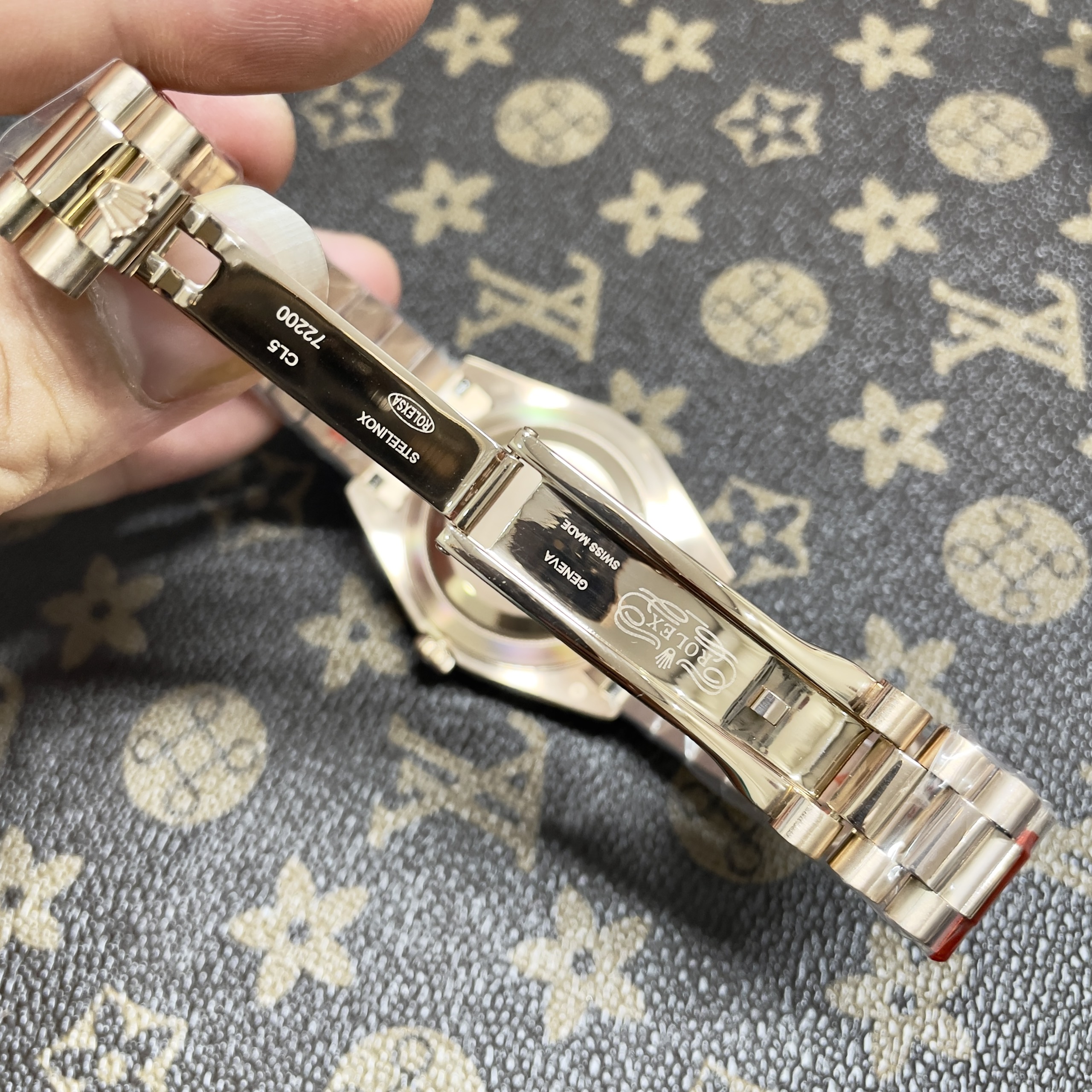 Đồng Hồ Rolex Fake Máy Nhật Day-Date Chocolate Cọc Ruby Đỏ 36-41mm (2) Đồng Hồ Rolex Fake Máy Nhật Day-Date Chocolate Cọc Ruby Đỏ 36-41mm (5)