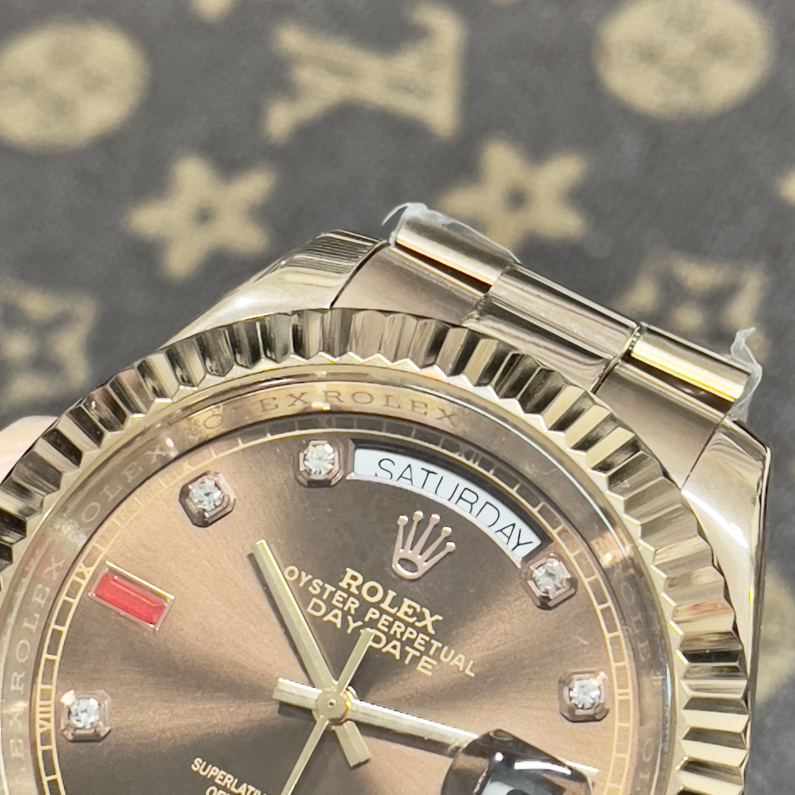 Đồng Hồ Rolex Fake Máy Nhật Day-Date Chocolate Cọc Ruby Đỏ 36-41mm (7) Đồng Hồ Rolex Fake Máy Nhật Day-Date Chocolate Cọc Ruby Đỏ 36-41mm (5)