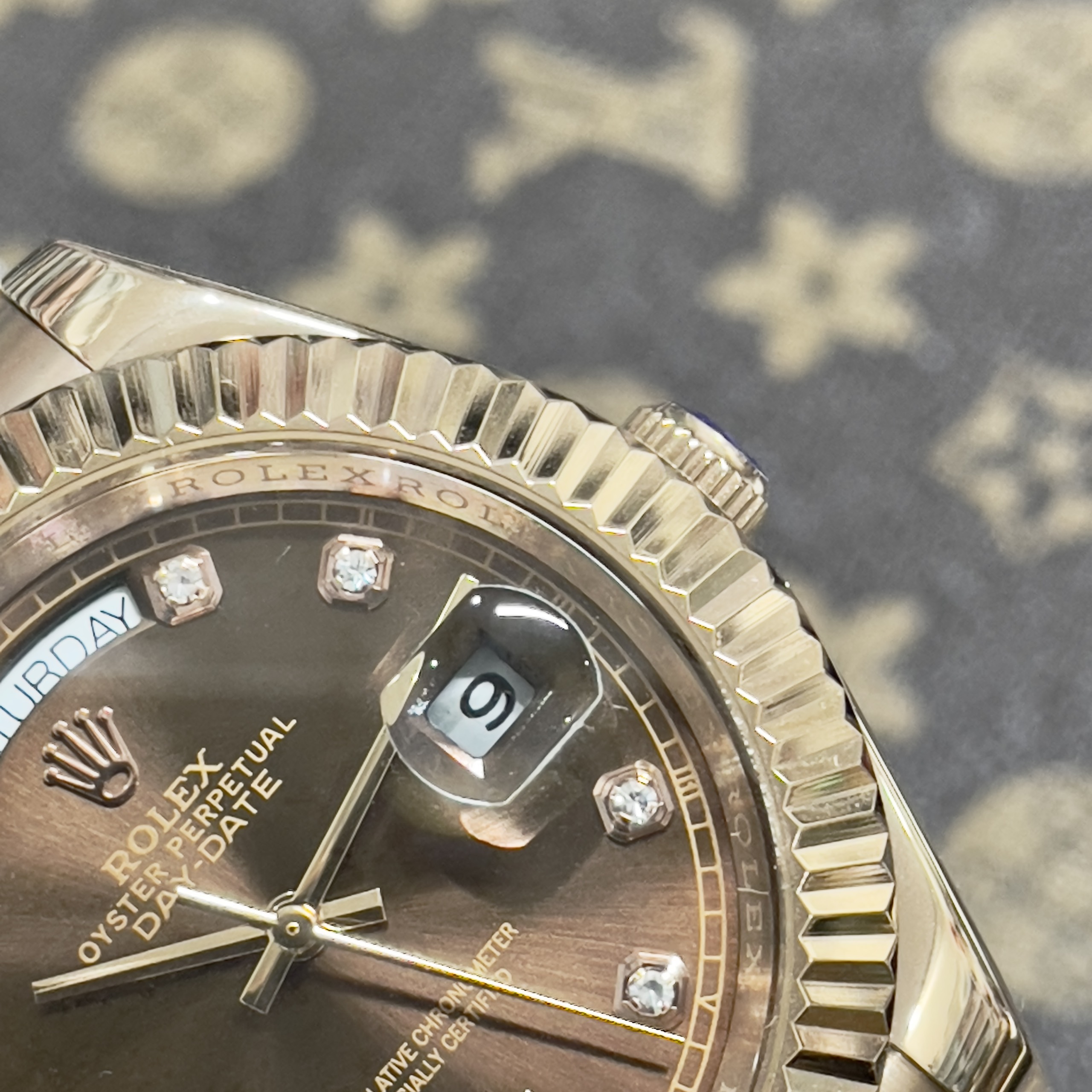 Đồng Hồ Rolex Fake Máy Nhật Day-Date Chocolate Cọc Ruby Đỏ 36-41mm (8) Đồng Hồ Rolex Fake Máy Nhật Day-Date Chocolate Cọc Ruby Đỏ 36-41mm (5)