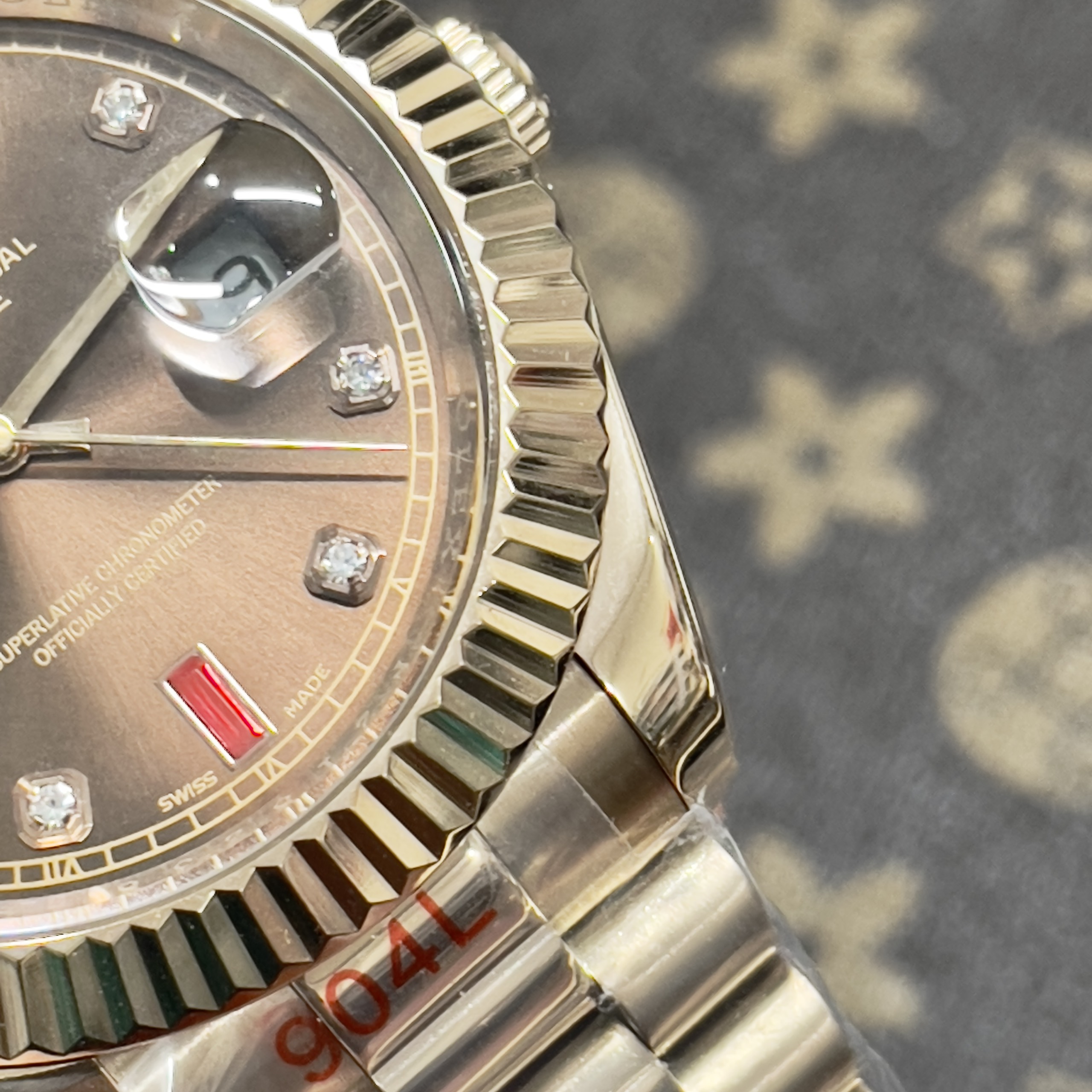 Đồng Hồ Rolex Fake Máy Nhật Day-Date Chocolate Cọc Ruby Đỏ 36-41mm (9) Đồng Hồ Rolex Fake Máy Nhật Day-Date Chocolate Cọc Ruby Đỏ 36-41mm (5)
