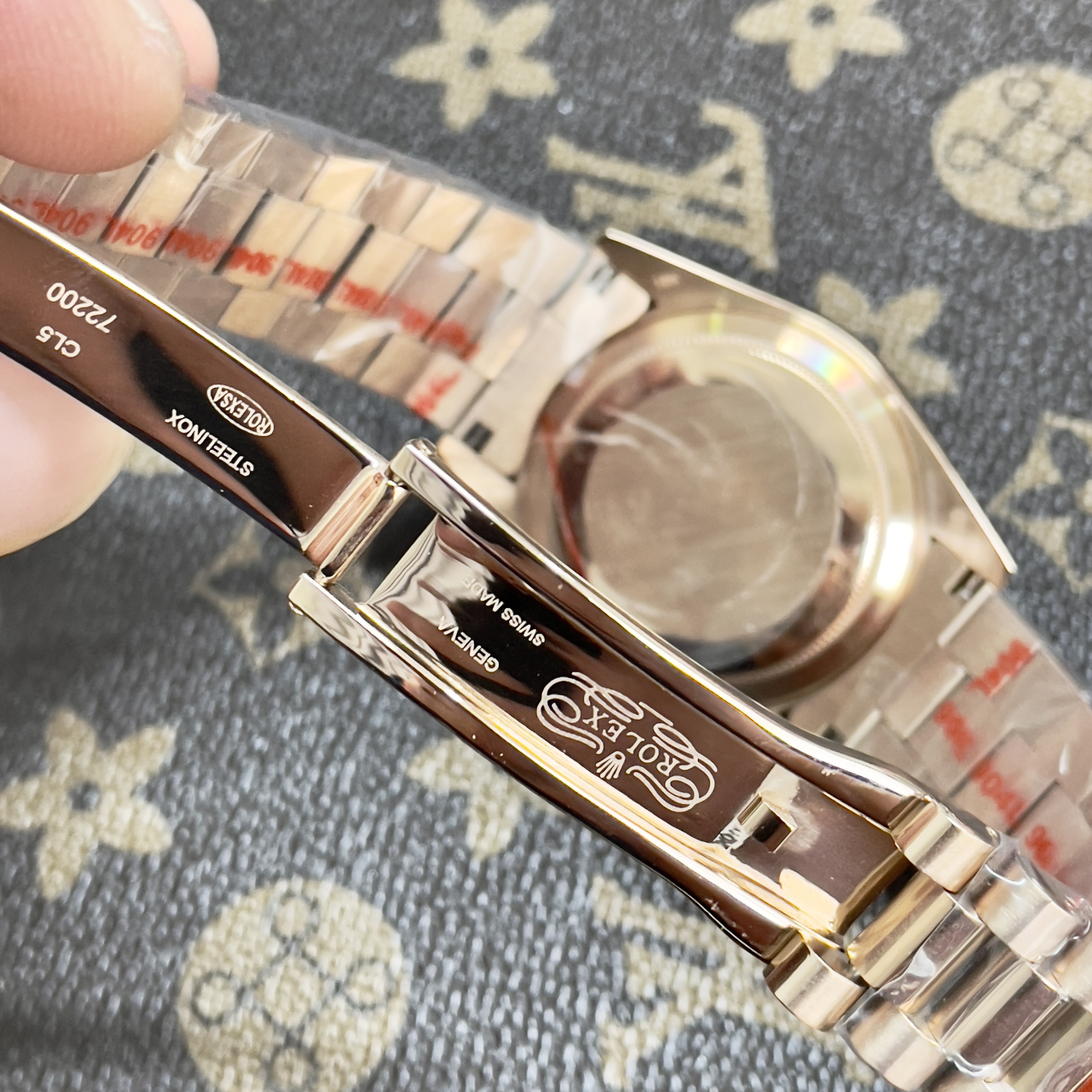 Đồng Hồ Rolex Fake Máy Nhật Day-Date Mặt Xám Khói New 2024 40mm (3) Đồng Hồ Rolex Fake Máy Nhật Day-Date Mặt Xám Khói New 2024 40mm (1)