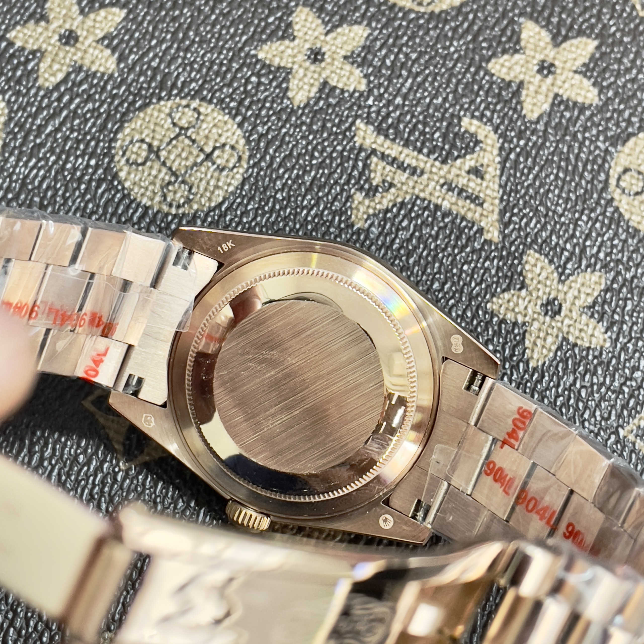 Đồng Hồ Rolex Fake Máy Nhật Day-Date Mặt Xám Khói New 2024 40mm (4) Đồng Hồ Rolex Fake Máy Nhật Day-Date Mặt Xám Khói New 2024 40mm (1)