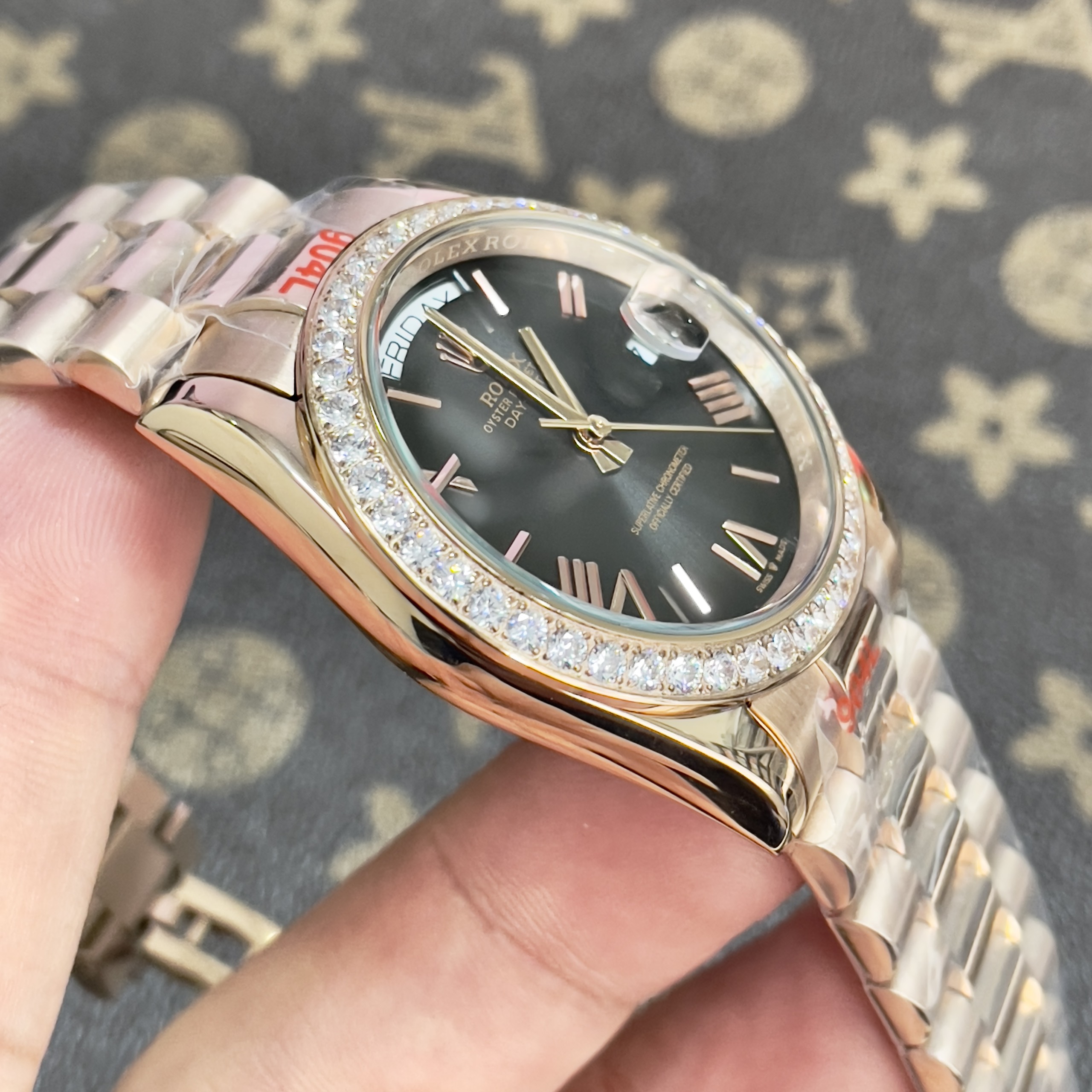 Đồng Hồ Rolex Fake Máy Nhật Day-Date Mặt Xám Khói New 2024 40mm (6) Đồng Hồ Rolex Fake Máy Nhật Day-Date Mặt Xám Khói New 2024 40mm (1)