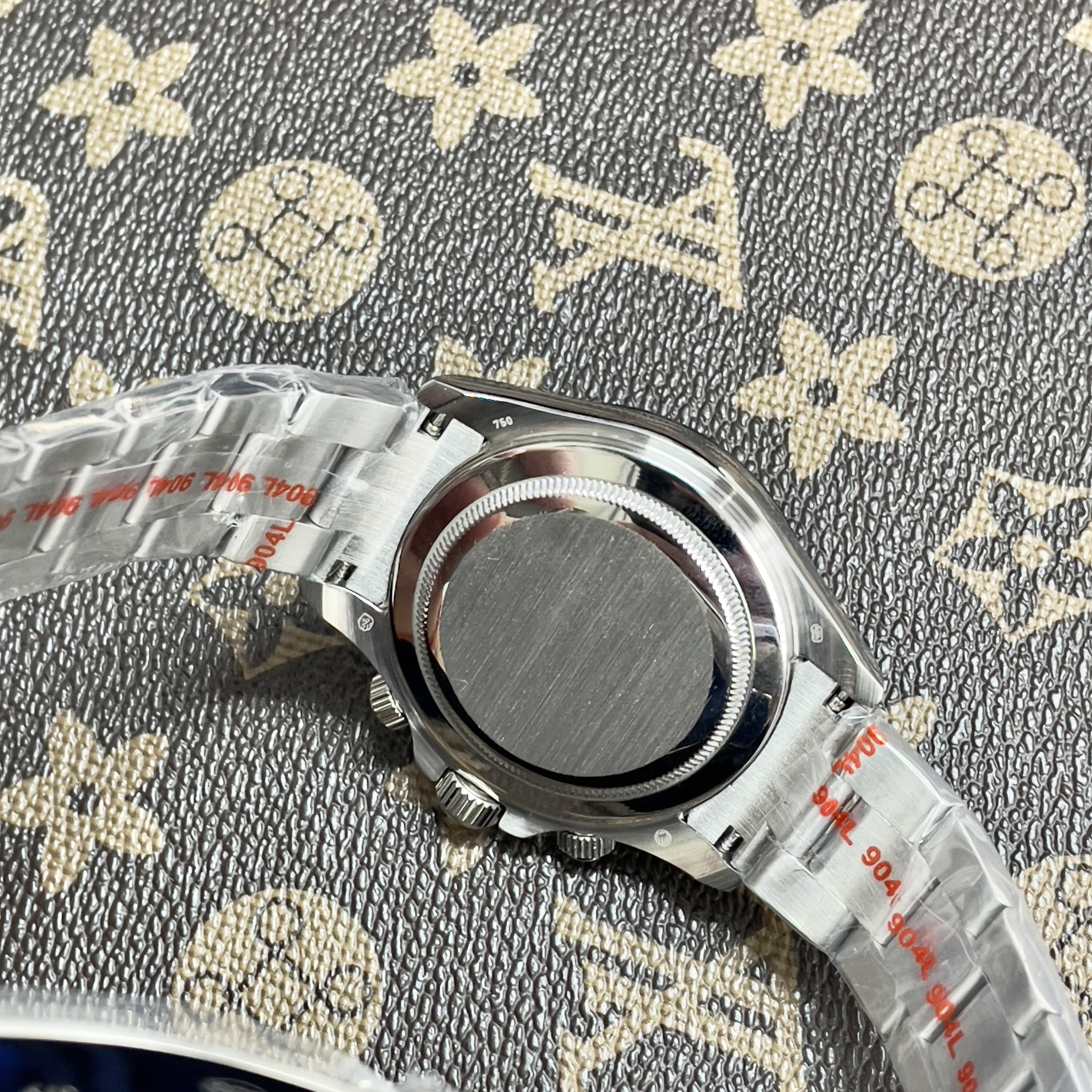 Đồng Hồ Rolex Fake Máy Nhật Daytona Mặt Đen Cọc Dạ Quang 40mm (3) Đồng Hồ Rolex Fake Máy Nhật Daytona Mặt Đen Cọc Dạ Quang 40mm (1)