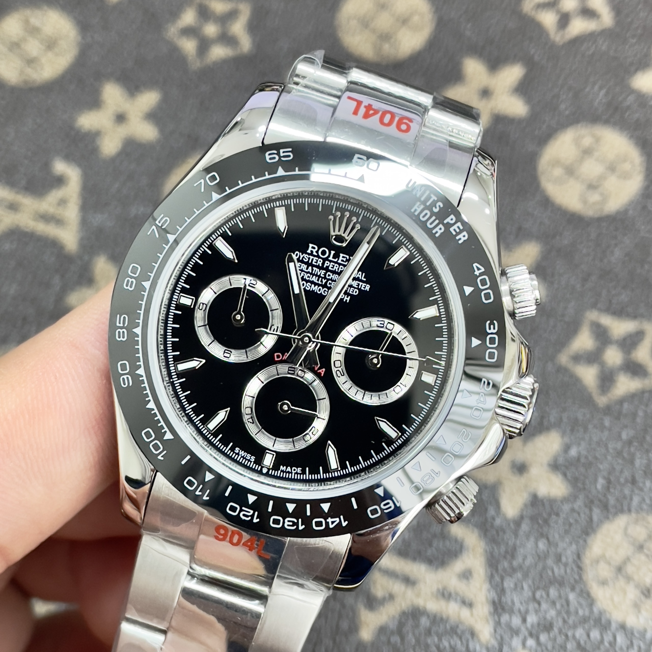 Đồng Hồ Rolex Fake Máy Nhật Daytona Mặt Đen Cọc Dạ Quang 40mm (8) Đồng Hồ Rolex Fake Máy Nhật Daytona Mặt Đen Cọc Dạ Quang 40mm (1)