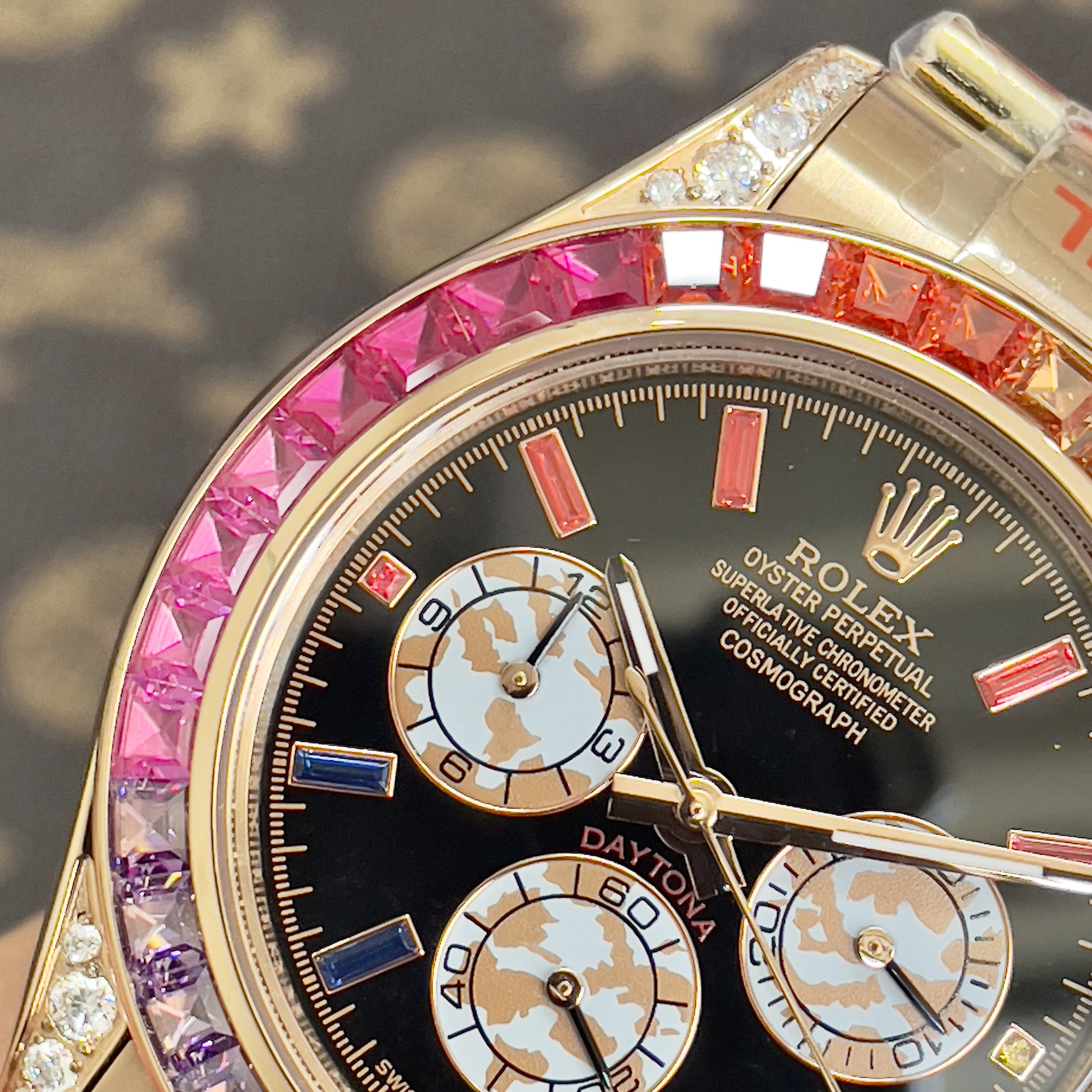 Đồng Hồ Rolex Fake Máy Nhật Daytona Rainbow Đá Cầu Vồng 40mm (2) Đồng Hồ Rolex Fake Máy Nhật Daytona Rainbow Đá Cầu Vồng 40mm (1)