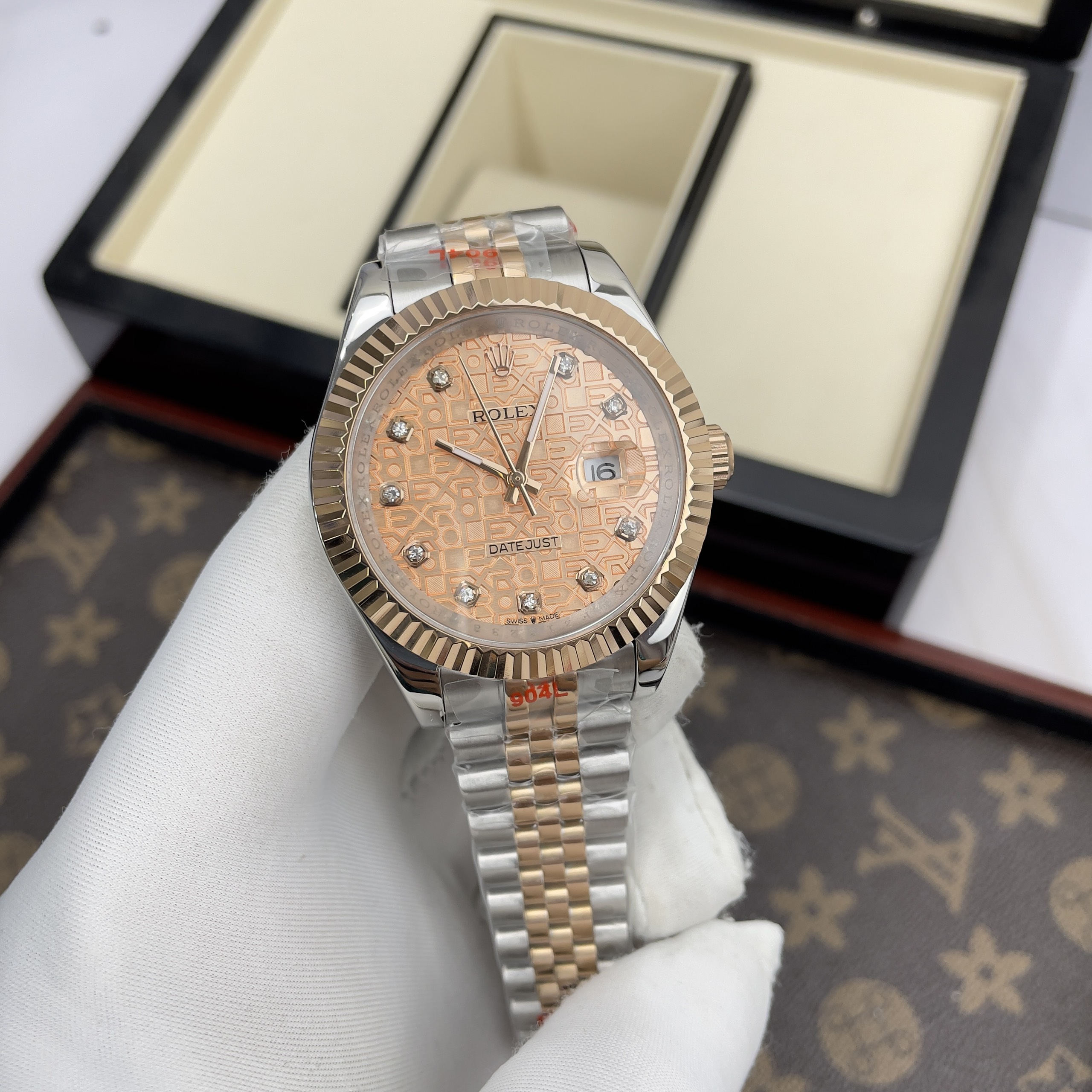 Đồng Hồ Rolex Máy Nhật DateJust Mặt Vi Tính Màu Demi Hồng (4) Đồng Hồ Rolex Máy Nhật DateJust Mặt Vi Tính Màu Demi Hồng (4)