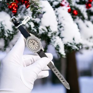 Đồng Hồ Chopard Chế Tác Full Đá Moissanite Mặt Xà Cừ 34mm (1)