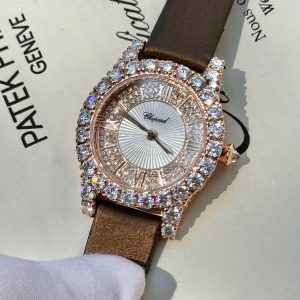 Đồng Hồ Chopard Nữ Phủ Vàng Đính Full Moissanite Dây Da Màu Nâu 34mm (2)