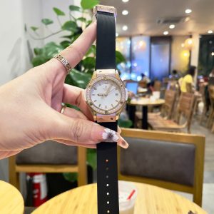 Đồng Hồ Hublot Nữ Dây Cao Su Màu Đen Đính Đá Máy Pin Nhật 34mm (1)