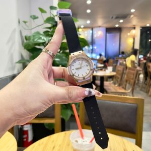 Đồng Hồ Hublot Nữ Dây Cao Su Màu Đen Đính Đá Máy Pin Nhật 34mm (1)