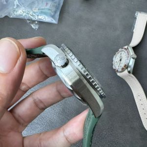 Đồng Hồ Omega Nam Màu Xanh Lá Seamaster Planet Ocean 600m VSF 43 (3)