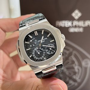 a hand holding a watch