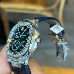 Đồng Hồ Patek Philippe Nautilus 5724G Vàng Trắng 18K Kim Cương Baguette