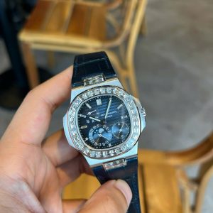 Đồng Hồ Patek Philippe Nautilus 5724G Vàng Trắng 18K Kim Cương Baguette