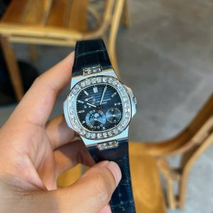 Đồng Hồ Patek Philippe Nautilus 5724G Vàng Trắng 18K Kim Cương Baguette
