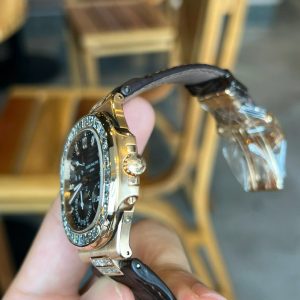 Đồng Hồ Patek Philippe Nautilus 5724R Vàng Nguyên Khối Kim Cương Tự Nhiên 40mm (1)