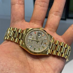 Đồng Hồ Rolex Chế Tác Mặt Số Đính Đá Cầu Vồng Day-Date 40mm (1)