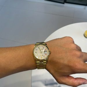 Đồng Hồ Rolex Chế Tác Mặt Số Đính Đá Cầu Vồng Day-Date 40mm (1)