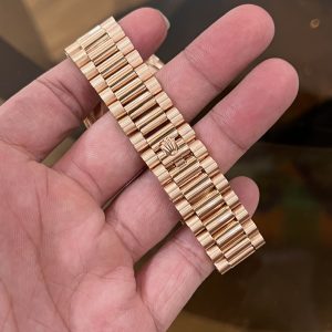 Đồng Hồ Rolex Day-Date Bọc Vàng Đá Moissanite Baguette Cọc Số Ruby Đỏ 36mm (3)