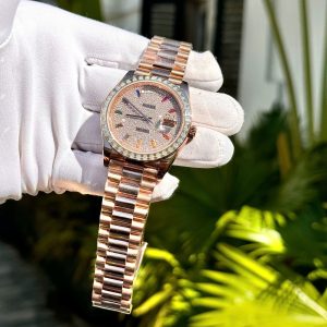 Đồng Hồ Rolex Đính Đá Moissanite Baguette Phủ Vàng Cọc Số 7 Màu Day-Date 40mm (1)