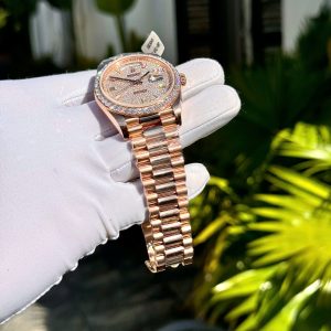 Đồng Hồ Rolex Phủ Vàng Hồng Đính Đá Moissanite Hong Kong Day-Date GM 40mm (3)